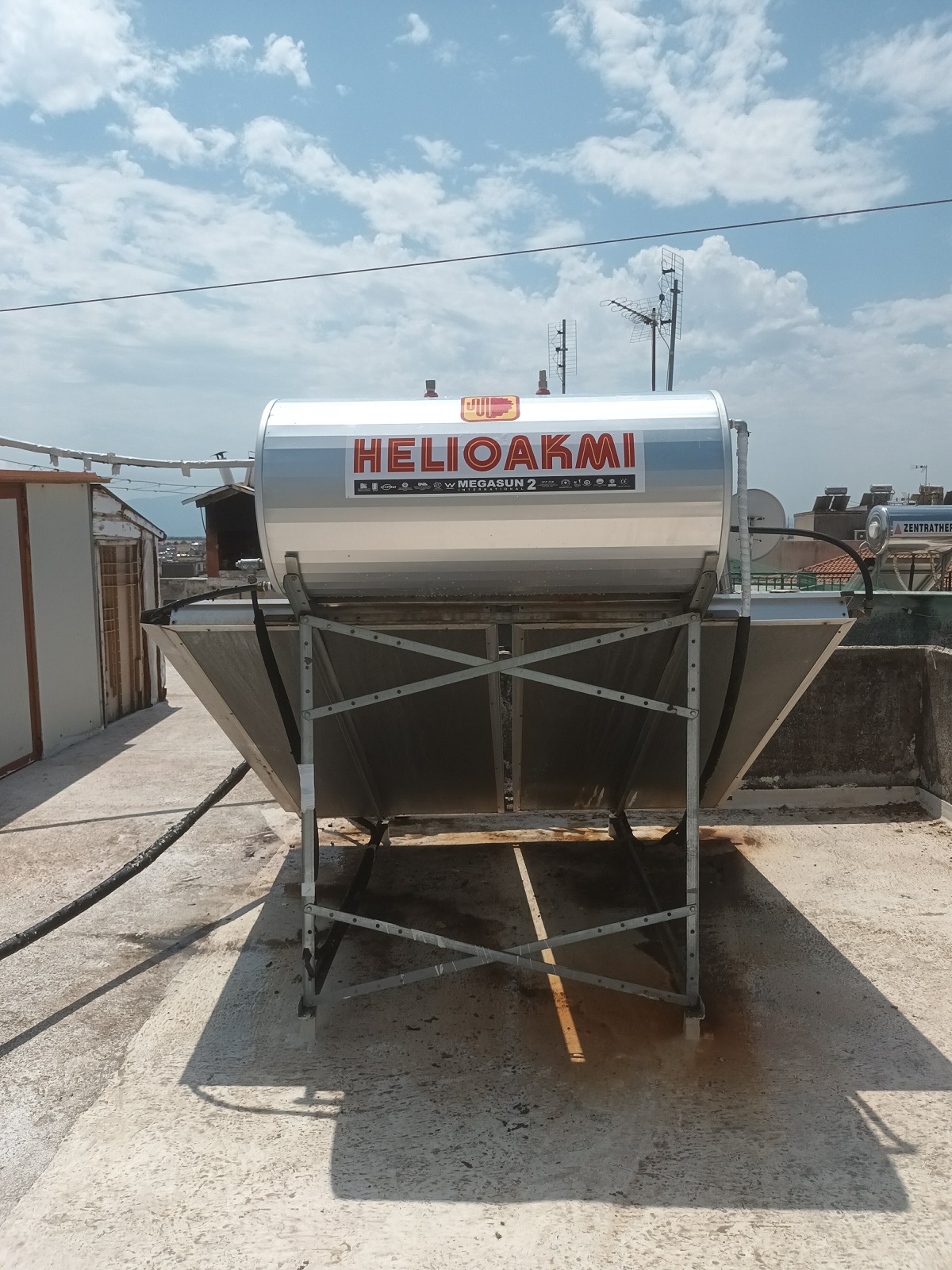 Αλλαγή τρύπιου μπόιλερ ηλιακόυ με HELIOAKMI 200lt - ΔΡΑΜΑ