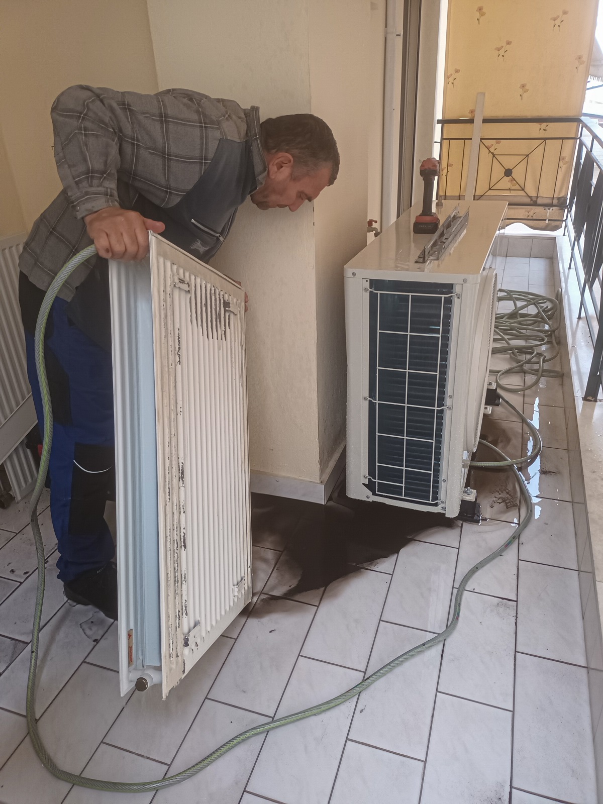 Καθαρισμός σωμάτων πρίν απο την εγκατάσταση αντλίας! - Δράμα