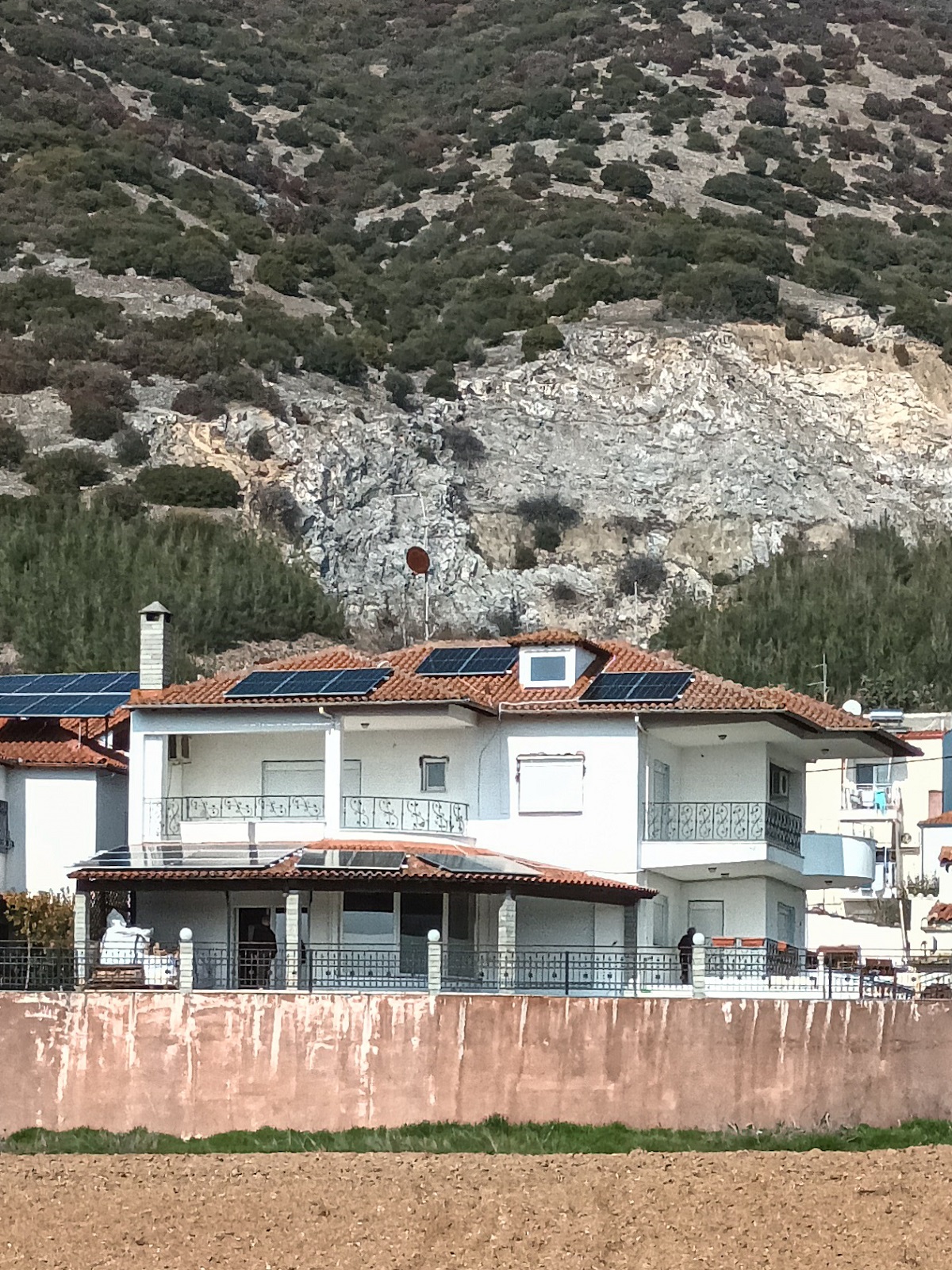 Οικιακό φωτοβολταϊκο 10KW με μπαταρία - ΕΠΤΑΜΥΛΟΙ ΣΕΡΡΕΣ